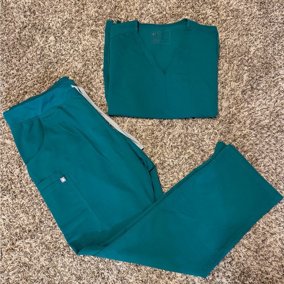 Women’s Fig Scub set size XL/L - Picture 1 of 5